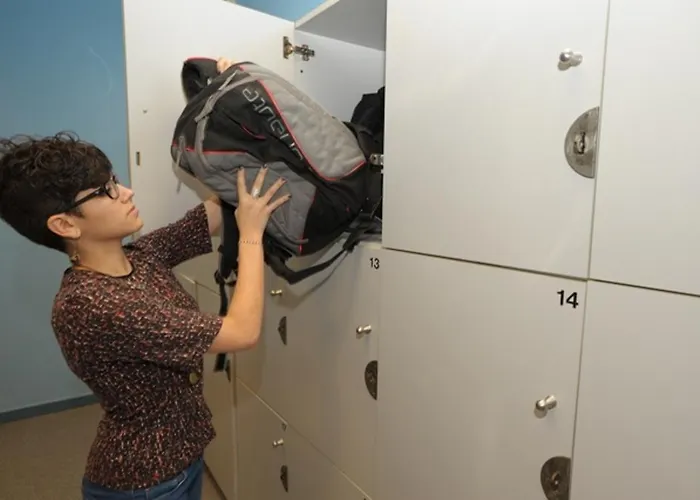 Hostal Bilbao Hostel *