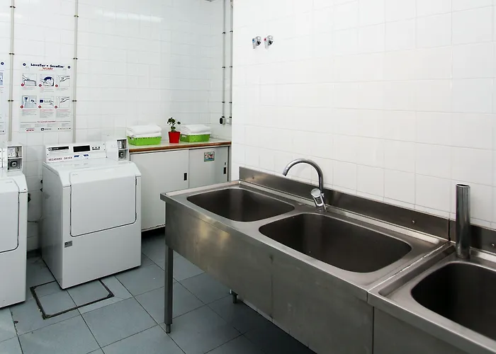 Hostal Bilbao Hostel *