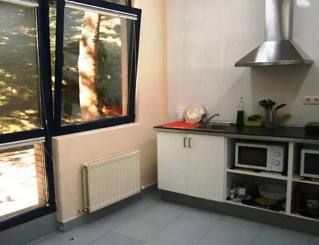 Hostal Bilbao Hostel *