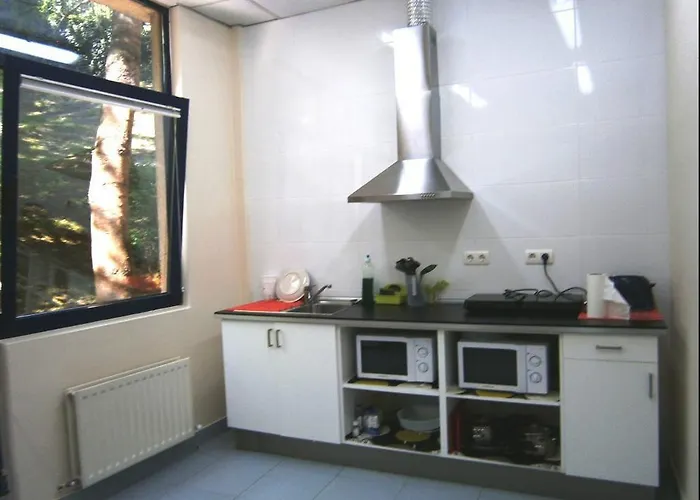 Hostal Bilbao Hostel *