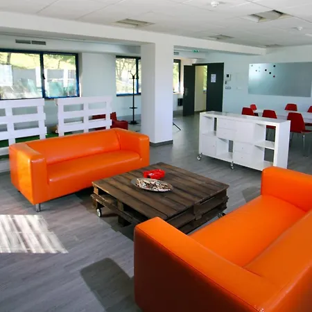 بيت شباب Bilbao Hostel *