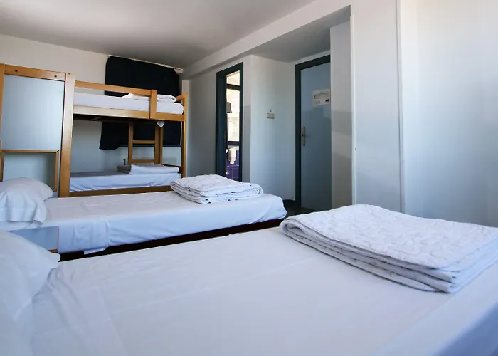 Bilbao Hostel Albergue *