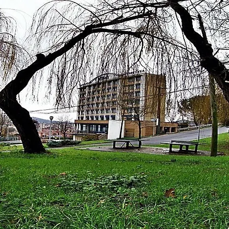 Bilbao Hostel Хостел *